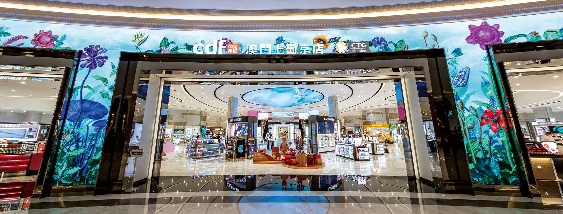 /The%20cdf%20Macau%20Grand%20Lisboa%20Palace%20Shop%20features%20more%20than%20170%20of%20the%20world%27s%20most%20desirable%20brands.