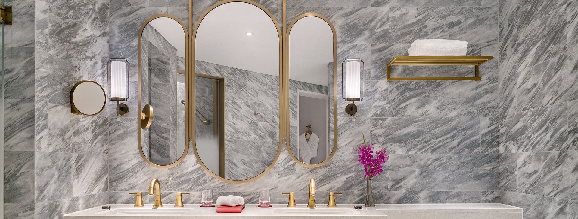 /GLP%20Corner%20Suite%20Bathroom