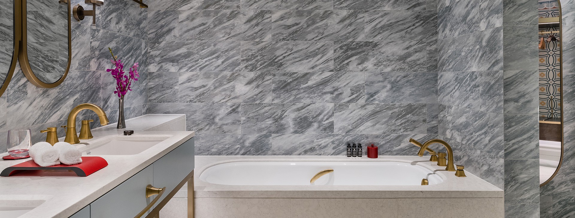 /GLP%20Corner%20Suite%20Bathroom