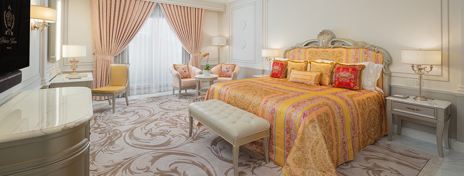 /PVM%20Deluxe%20Versace%20King%20Room