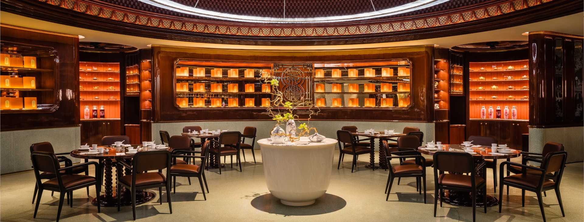 /The%20dining%20environment%20in%20Chalou%2C%20the%20Cantonese%20restaurant%20providing%20yum%20cha%20dishes%20and%20dim%20sum%20in%20GLP%20Resort%20Macau.