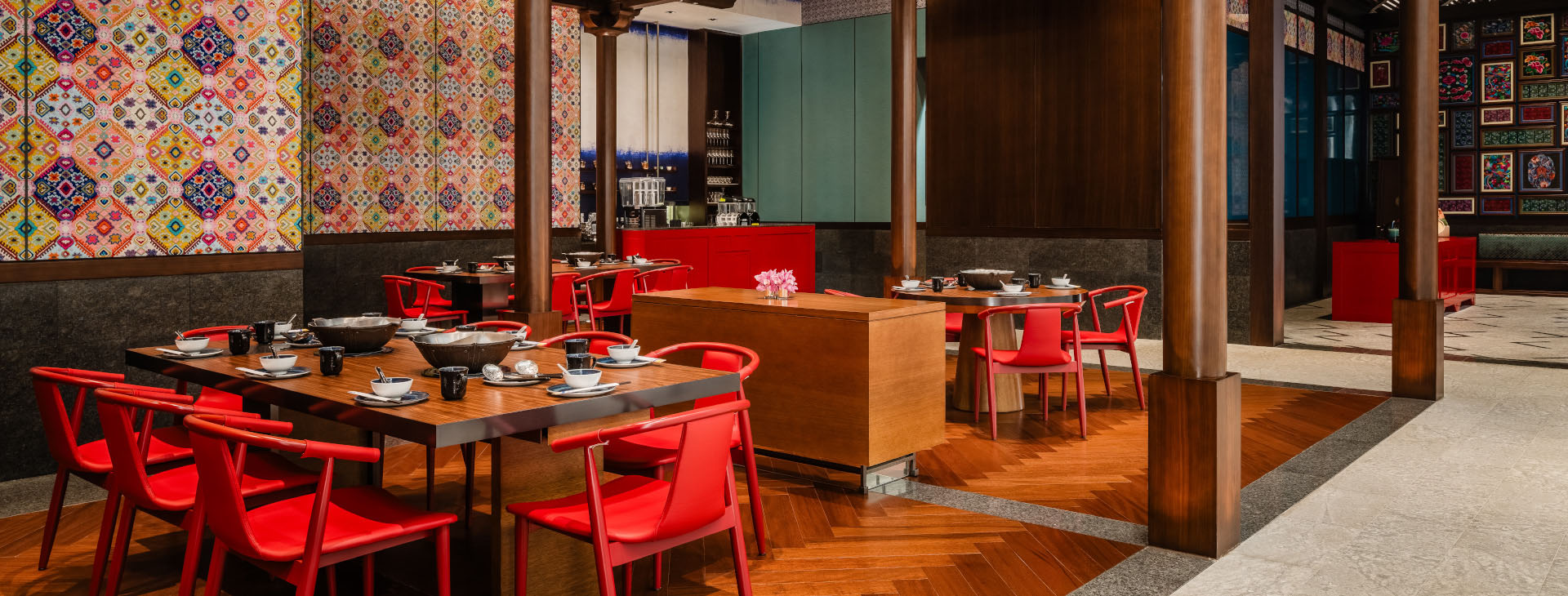 /The%20dining%20experience%20in%20Wulao%2C%20the%20Taiwanese%20Hot%20Pot%20Restaurant%20in%20Grand%20Lisboa%20Palace%20Resort%20Macau.