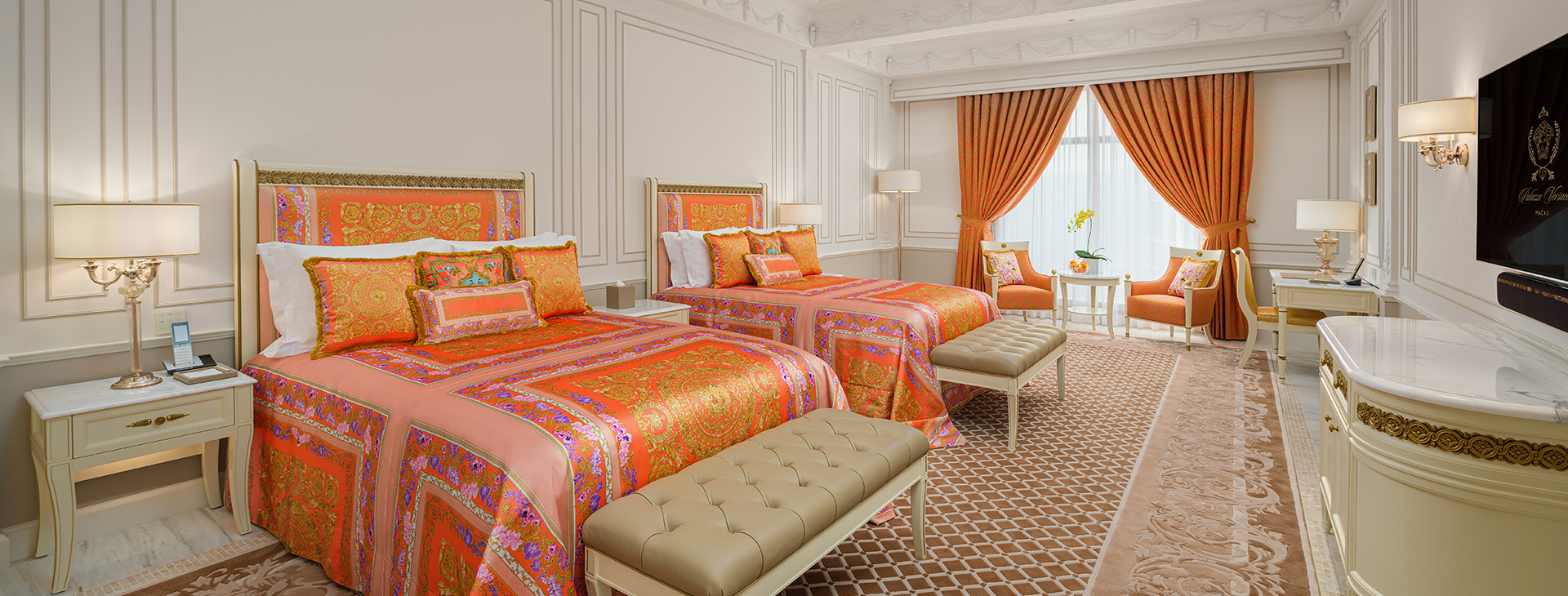 /premier%20versace%20queen