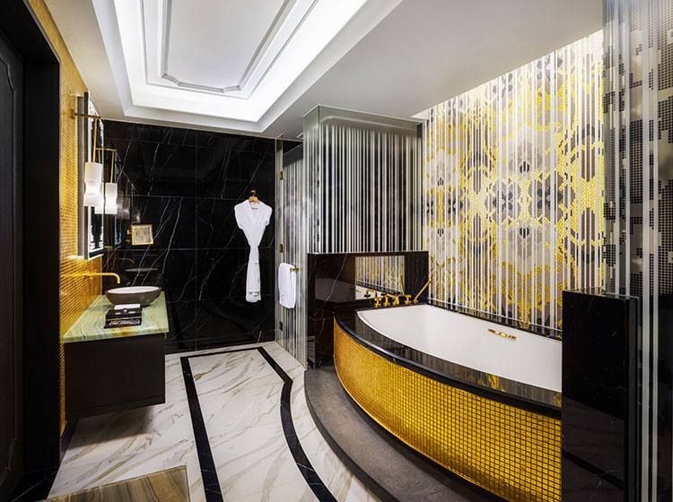 /THE%20KARL%20LAGERFELD%20Autograph%20Suite