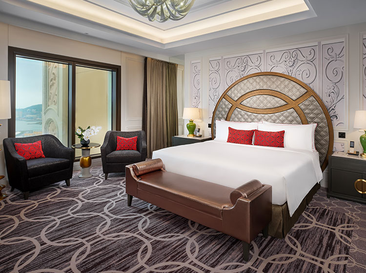 /THE%20KARL%20LAGERFELD%20Ikonik%20Suite