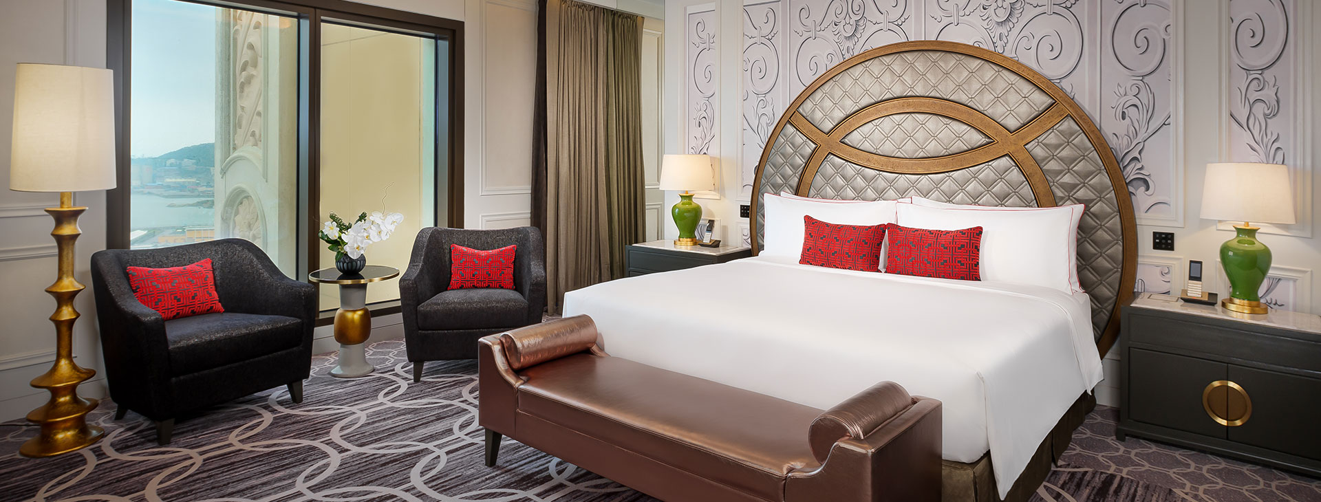 /THE%20KARL%20LAGERFELD%20Ikonik%20Suite